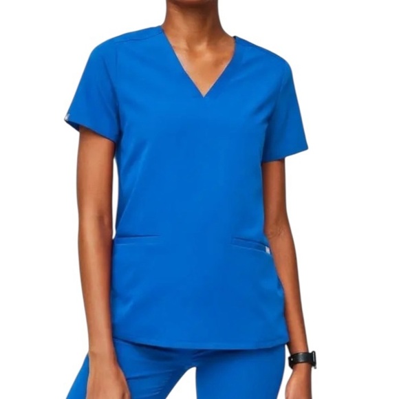 Figs Casma Women's V-Neck Scrub Top with Pockets 
Size M - Picture 1 of 13